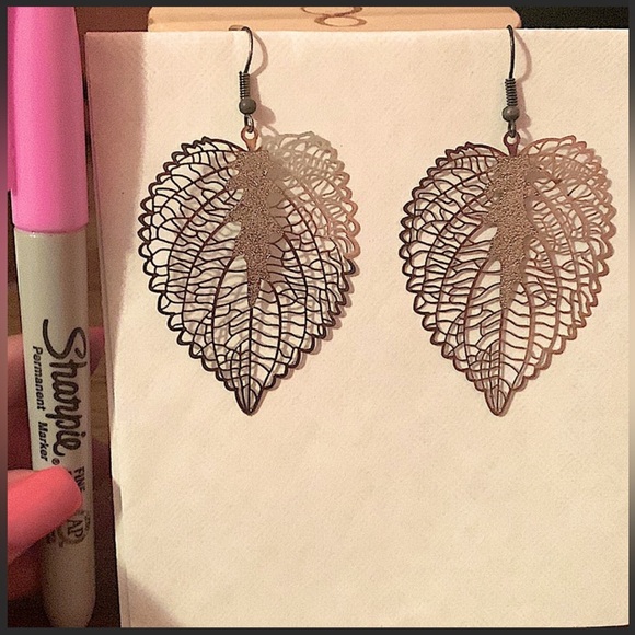 Price Drop!!!! Silver Cutout Filigree Leaf Drop Earrings - Picture 7 of 7
